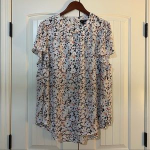 Torrid sz 3 Georgette keyhole floral blouse